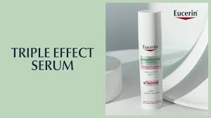 Eucerin dermopure serum voor een witte achtergrond.